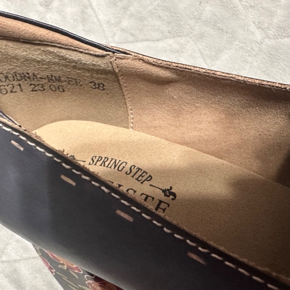 Spring Step L'Artiste Pumps / Platform Navy floral size 38 or 7.5 - Picture 4 of 4